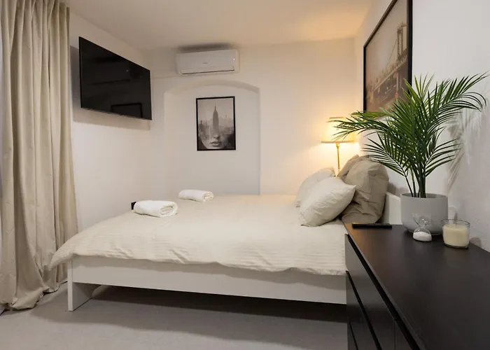 Napoleon 아파트 *