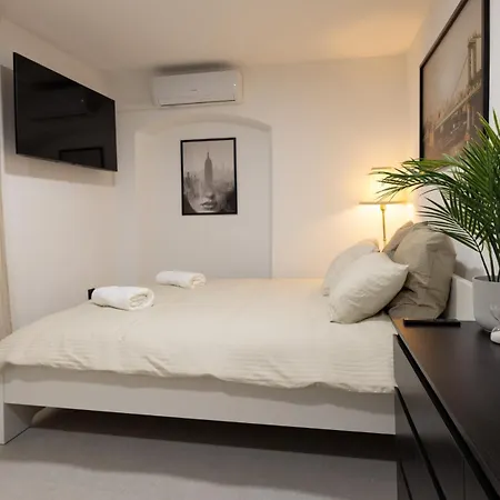 Napoleon Apartment *