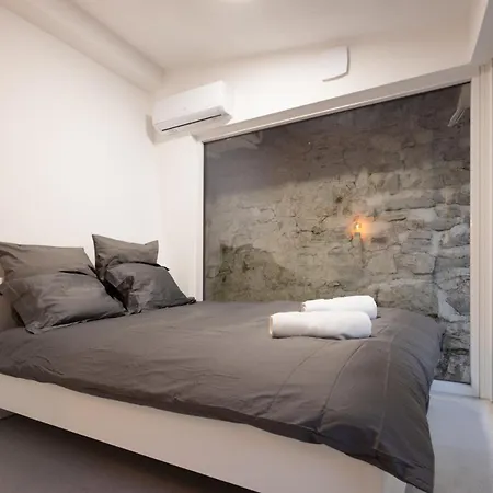 Napoleon Apartment